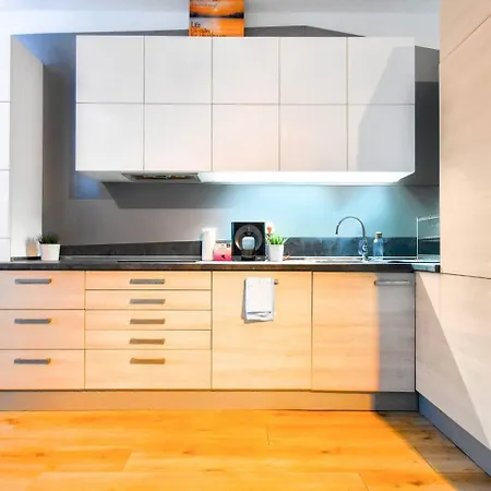 Center Stylish 2br Near Serdika Metro Апартаменты София