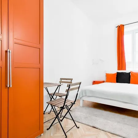 Heart Of 2 Cozy Beds, Kitchen & Art Apartment